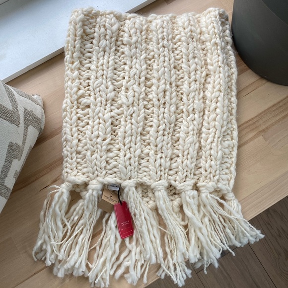 AEO Knit Fringe Snood - Picture 1 of 4
